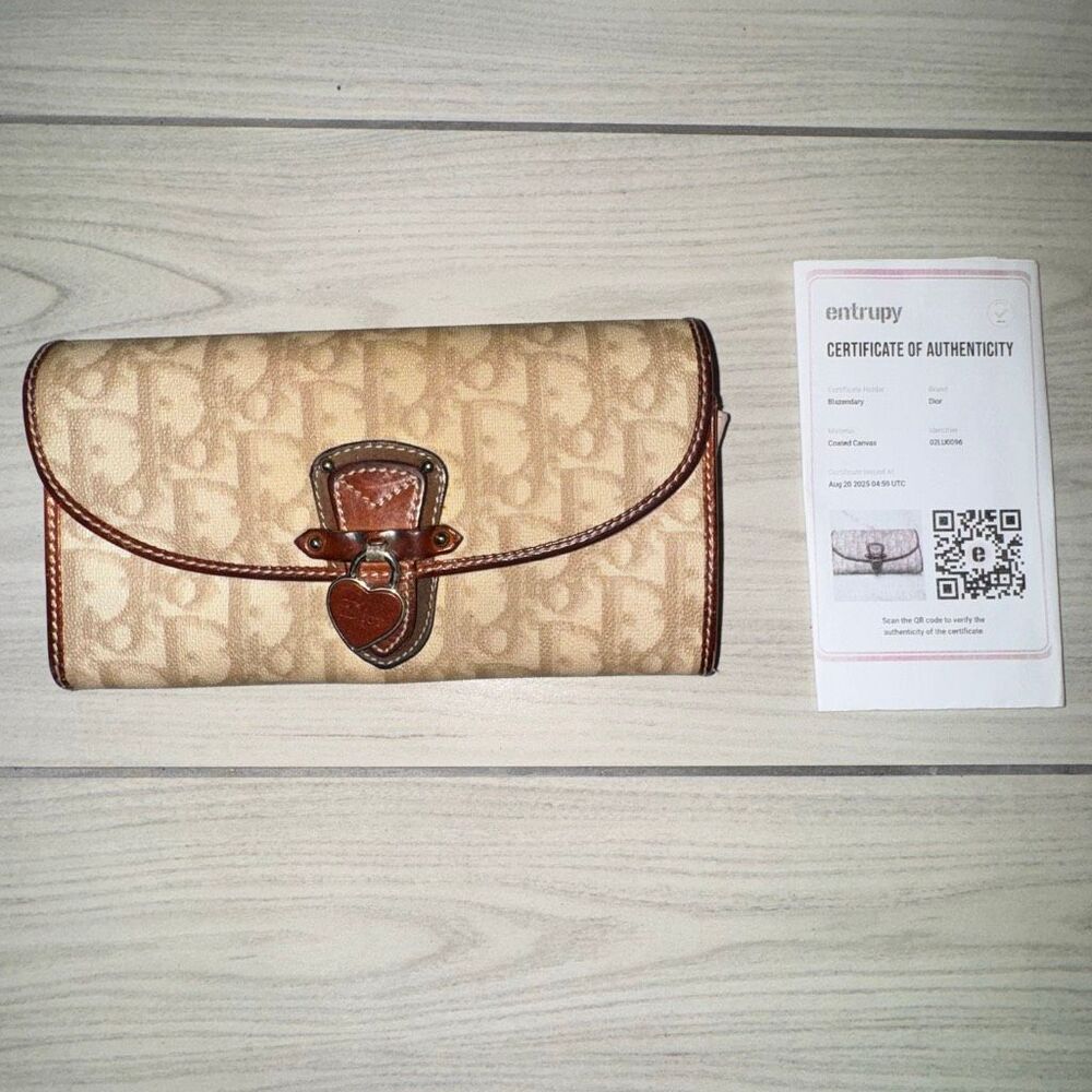 Christian Dior "Romantique" Trotter long bifold wallet with heart charm hardware - Picture 1 of 9